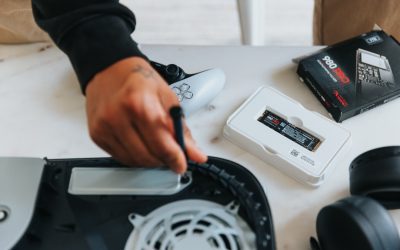 ¿Cómo se compara la tasa de fallos de NVMe con otros tipos de almacenamiento en web hosting?