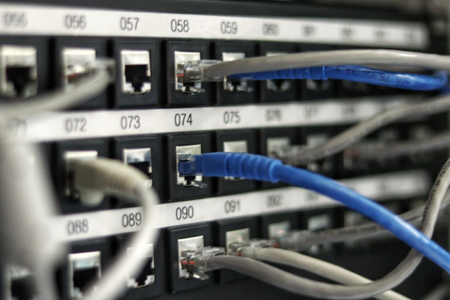 ¿Qué desafíos pueden surgir al implementar NVMe en una infraestructura de web hosting existente?