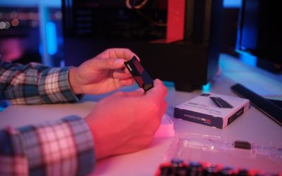 ¿Cómo mejora NVMe la eficiencia en la administración de servidores de alta densidad?