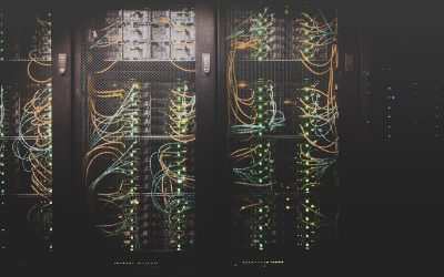 ¿Qué consideraciones de seguridad deben tenerse en cuenta al utilizar NVMe en web hosting?