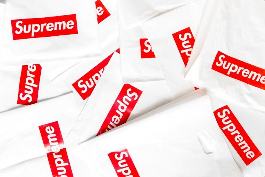 ¿Cómo afecta el uso de nombres de dominio cortos y memorables a la estrategia de branding?